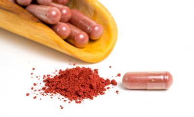 Red yeast rice powder packed in capsules. © Getty Images 