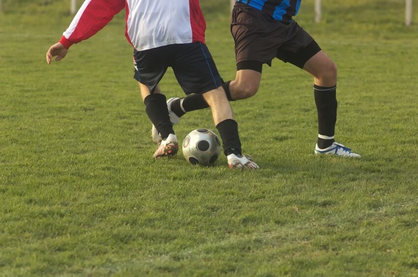 Maize-starch-glucose-sports-drink-improved-hydration-among-Australian-footballers-study-suggests.jpg