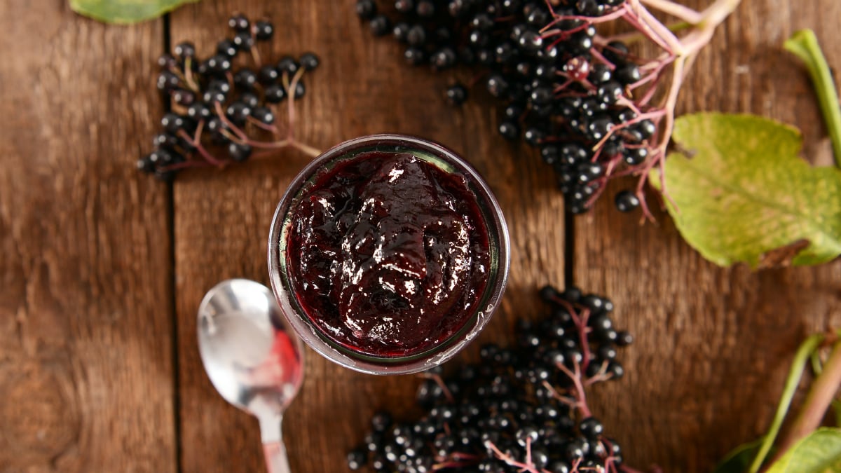 Elderberry extract's flu-battling properties explained in new Australian research