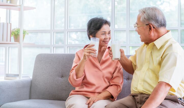 elderly-drinking-milk-together.png
