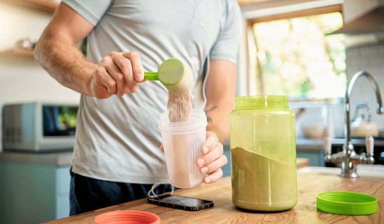 Pre-sleep protein impact on muscle recovery following swimming sprints similar to carbs