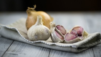 Garlic oil and onion oil may have anti-obesity and hypolipidaemic effects in humans. ©Getty Images