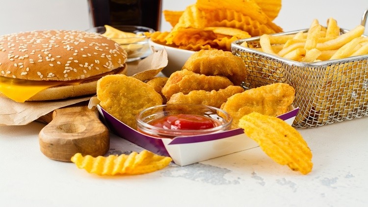 French fries, hot dogs, burgers, and chicken wings contain high amount of omega-6 fatty acids. ©Getty Images