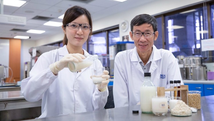 The team behind the project: NUS' Food Science and Technology Programme PhD student Vong Weng Chan and project supervisor Assoc. Prof. Liu Shao Quan.