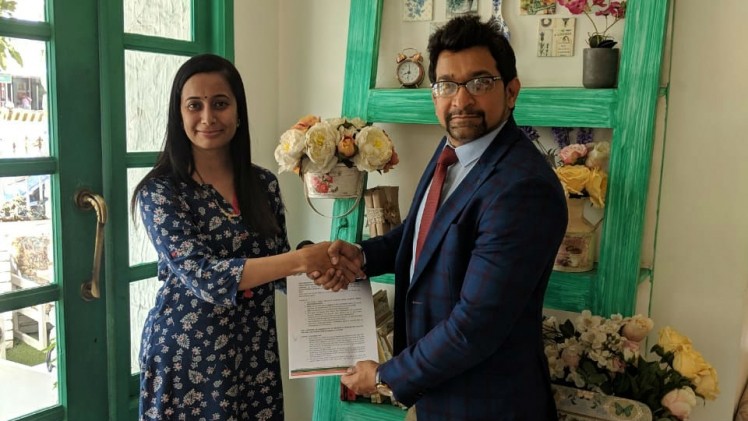 Sandeep Gupta (right), the director of Expert Nutraceutical Advocacy Council and Global Nutraceutical Expert, signs an MoU with Dr Priya Rao, the principal of Pravara Rural College of Pharmacy to mark their cooperation on launching the post-graduate diploma course in food technology and nutraceuticals.