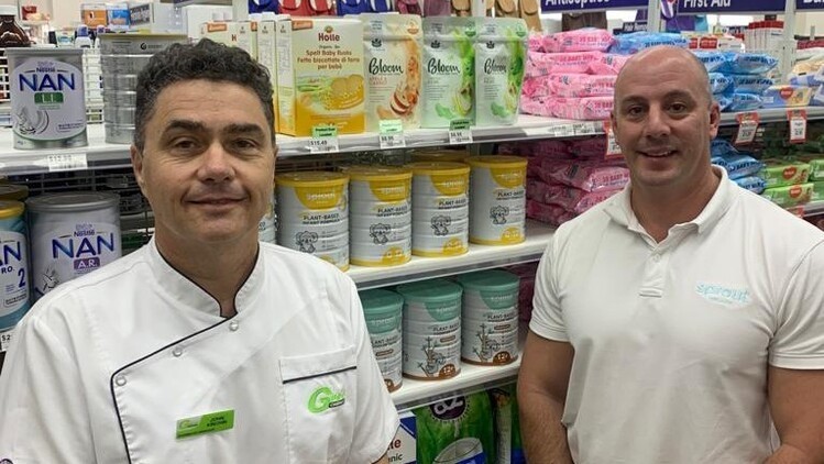 Sprout Organic, represented by its director Ben Chester (right), partners Australian pharmacy retailer Wholelife, represented by John Kinchin. © Sprout Organic
