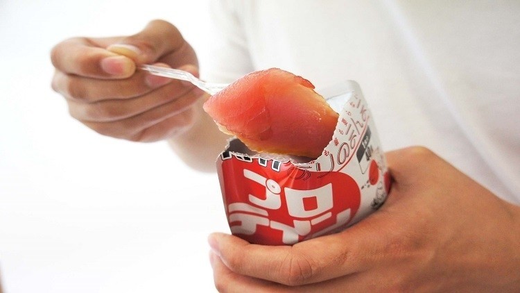 刺身 ”サプリメント”：健康を意識する日本の若者に受けるパウチ入りマグロ、甘海老、サーモン製品