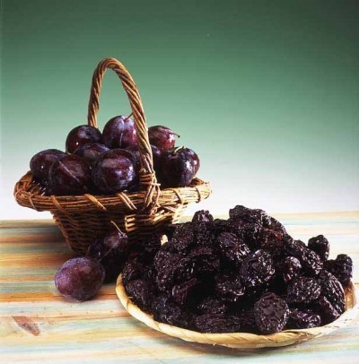 Prune juice improved the gut microbiota and lowered cholesterol. ©iStock