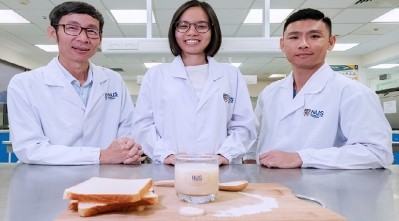 NUS food scientists Assoc Prof Liu Shao Quan (left), Nguyen Thuy Linh (centre) and Dr Toh Mingzhan (right) came up with a patented zero-waste process to make a new probiotic beverage using unsold bread.  © NUS 