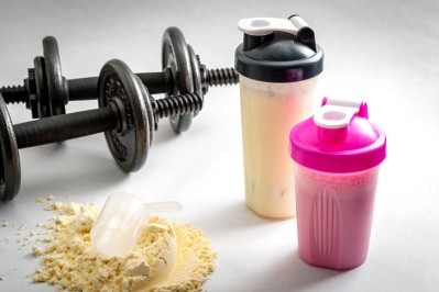 The range includes whey protein isolates and concentrates, mass gainers, and pre- and post-workout formulas. ©Getty Images