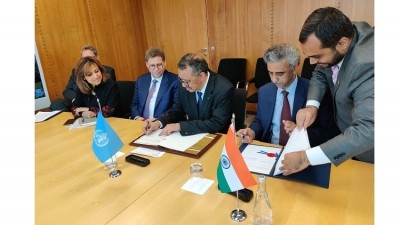 Dr Tedros Adhanom Ghebreyesus (3rd from right), director general of WHO signing the documents with Shri Rajiv K Chander (2nd from right), ambassador and permanent representative of India to the UN. © Ministry of AYUSH